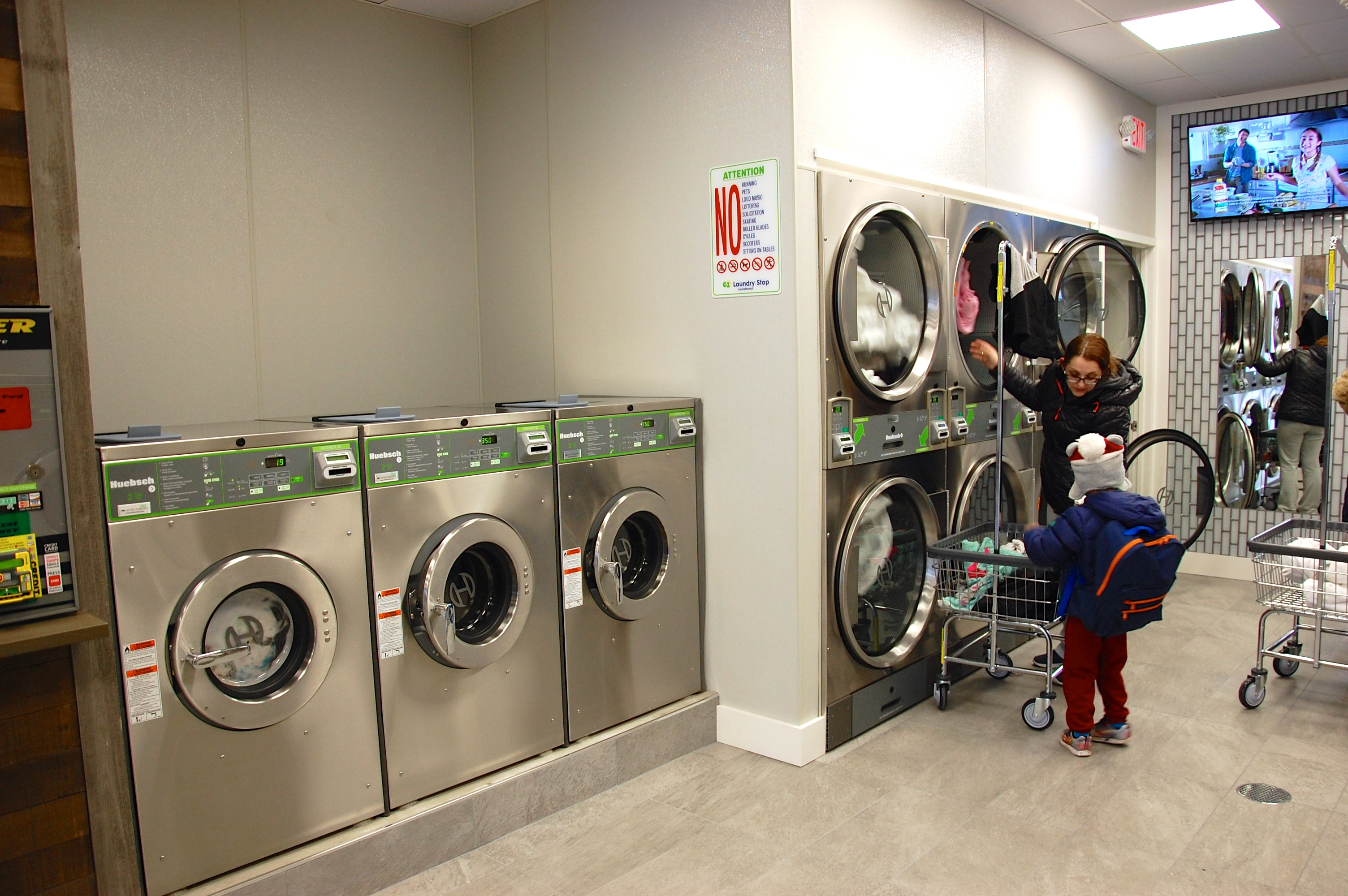 The professional designed Laundromat maximizes the number of machines & customer space. Thumbnail